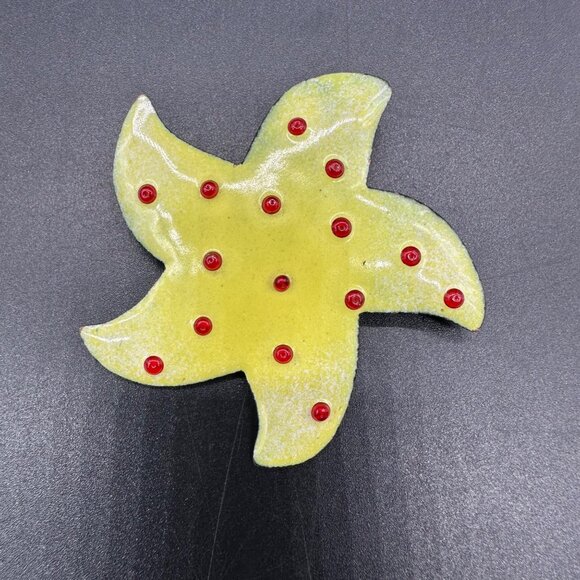 Vintage Starfish Enamel On Copper Brooch Pin Yellow Red Dots Nautical Beach - Picture 2 of 7